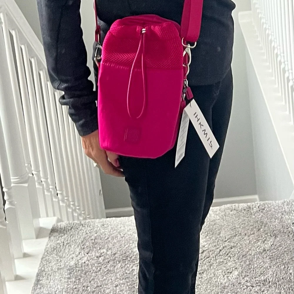 IHKWIP Take a Sip Insulated Water Bottle Caddy Crossbody -color: ruby berry. NWT - Picture 12 of 14